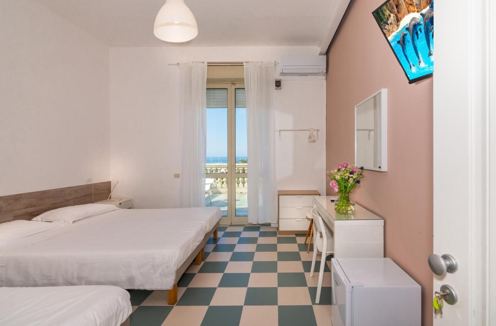 Hotel Happy Марина-ди-Пьетрасанта Экстерьер фото